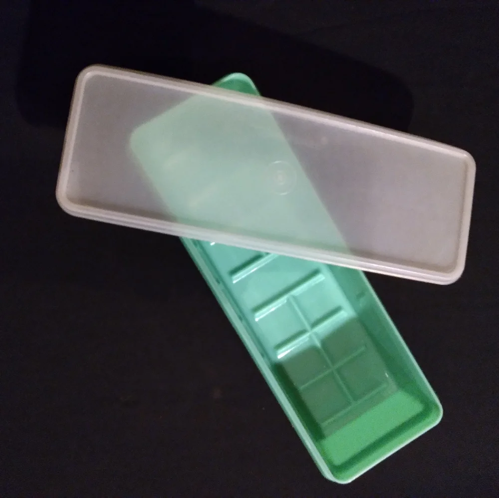 Tupperware - Picture 1 of 3